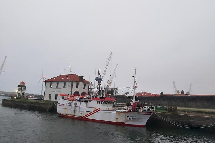 Pescadores isolados em barco atracado em Viana do Castelo repetem teste esta quarta-feira