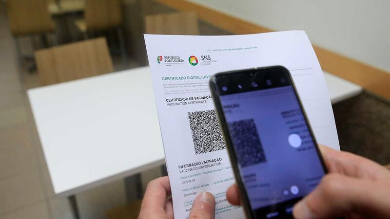 Governo reconhece problemas e desaconselha app do SNS24 para emitir certificados covid-19