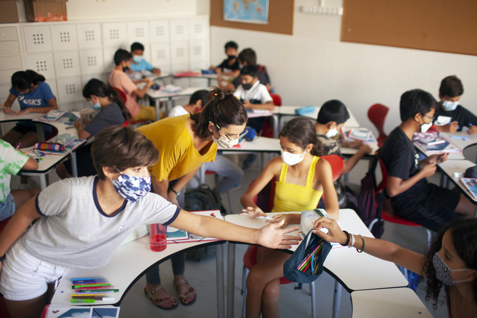 Calendário escolar actualizado devido a semana de contenção