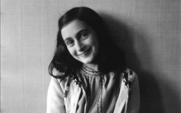 77 anos após a sua morte, livro revela que Anne Frank pode ter sido traída por um notário judeu