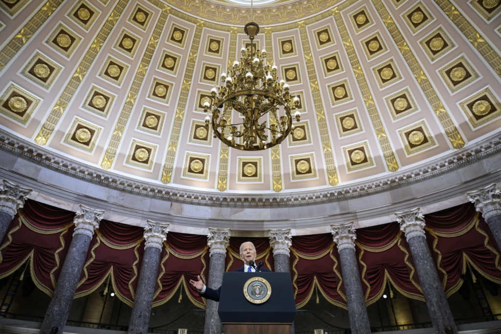Biden chama Trump de mentiroso e de ameaça à democracia em aniversário de um ano do ataque ao Capitólio dos EUA
