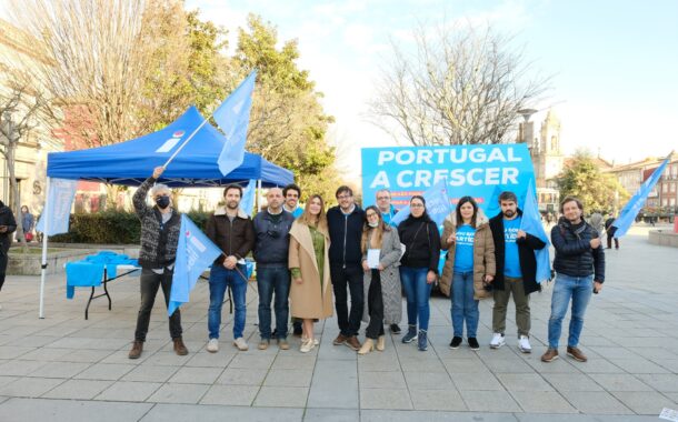 Iniciativa Liberal em acção do Movimento de Cidadania contra a Indiferença em Braga