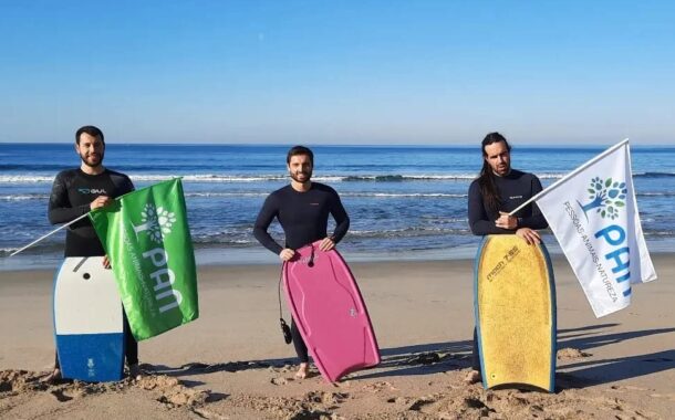 LEGISLATIVAS. Rafael Pinto pratica bodyboard na companhia de crianças com trissomia21