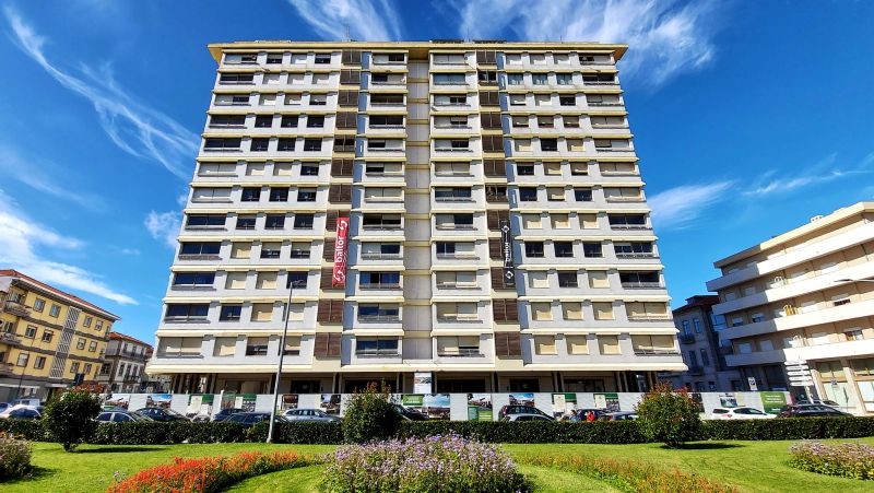 Material de desconstrução do prédio Coutinho reutilizado em novas obras