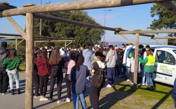Alunos de escola de Braga plantaram mais de 100 árvores no Monte Picoto