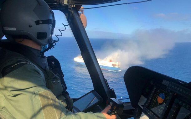 Navio com milhares de carros de luxo afunda ao largo dos Açores