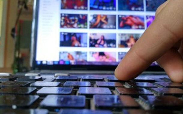 Dois homens acusados de mais de 42 mil crimes de pornografia de menores