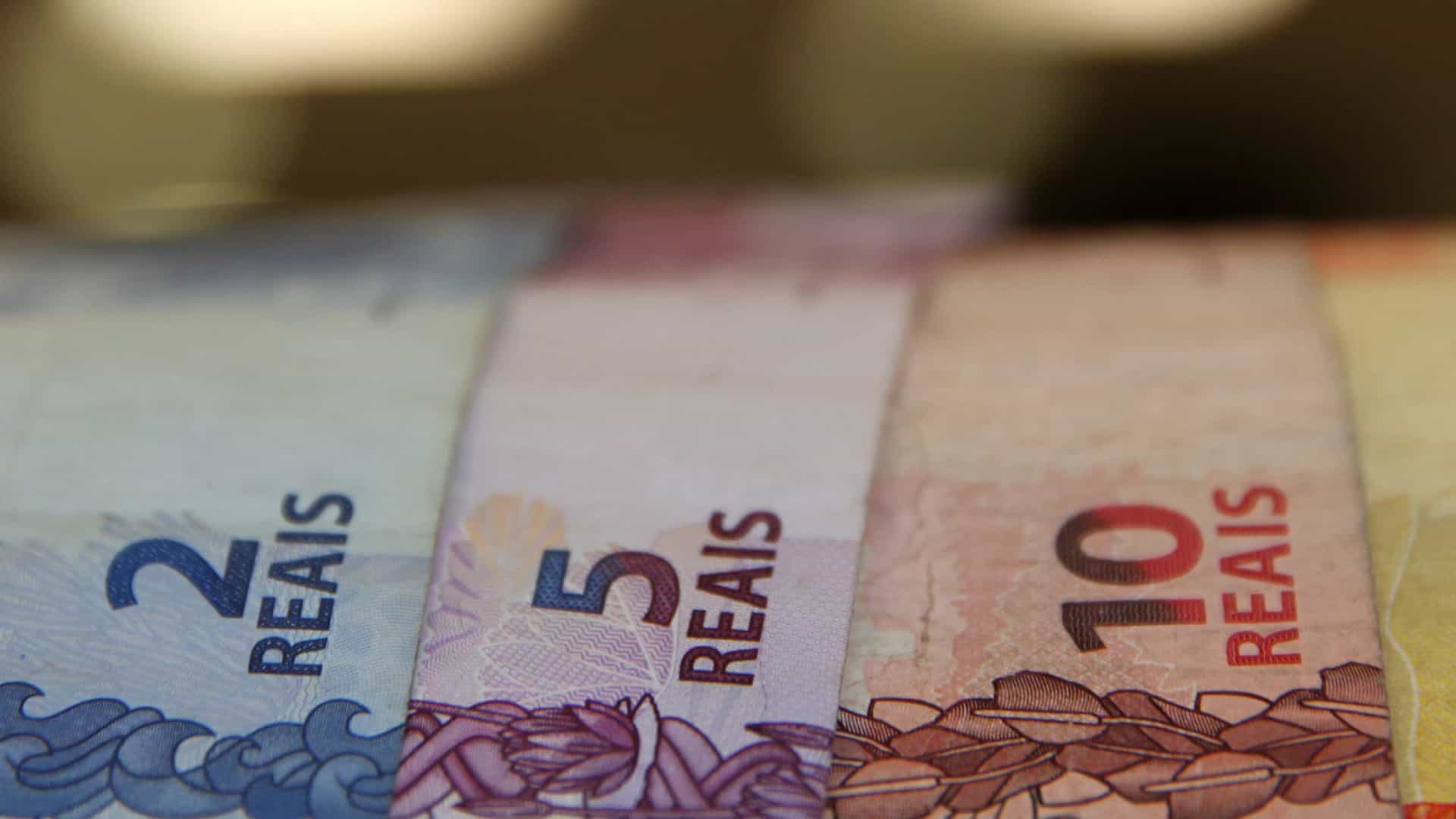 Estado condenado a pagar diferenças salariais a funcionários no Brasil