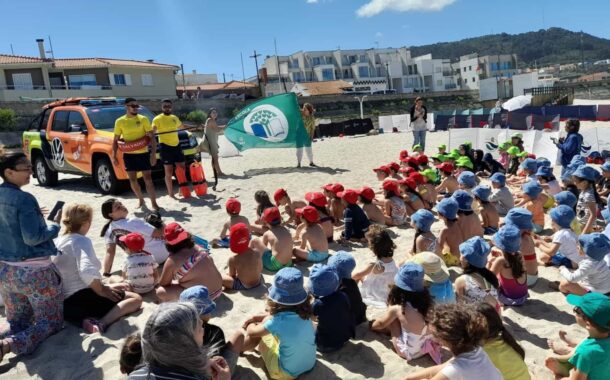 Grupo de 130 crianças assistem a palestra na praia em Caminha