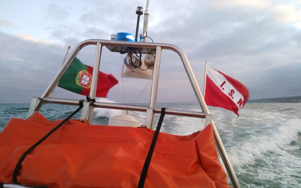 Jovem de 14 anos resgatada do mar em Caminha