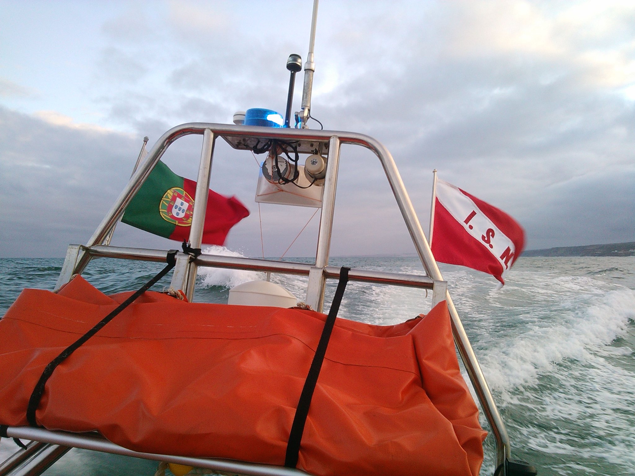 Jovem de 14 anos resgatada do mar em Caminha