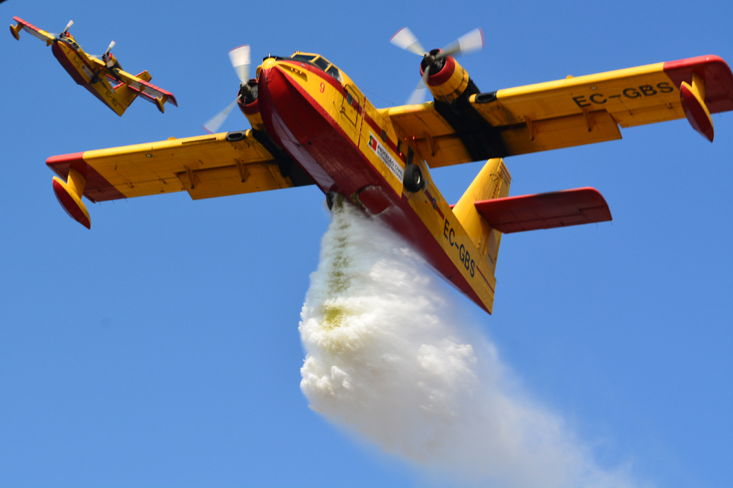 Quatro meios aéreos combatiam fogos em Braga às 18 horas