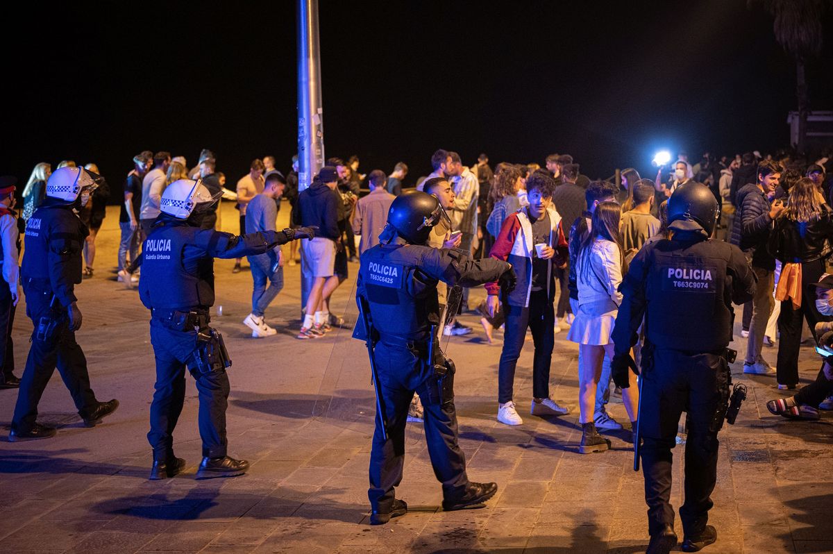 Barcelona reforça perseguição aos ‘botellones’ e aplica multas de 600 euros