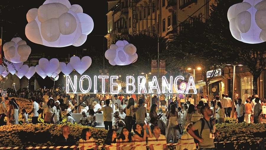 ‘Super’ Noite Branca Braga condiciona trânsito na cidade