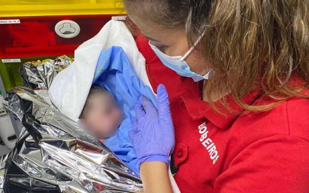 Bebé nasce a caminho do hospital com ajuda dos Bombeiros de Valença