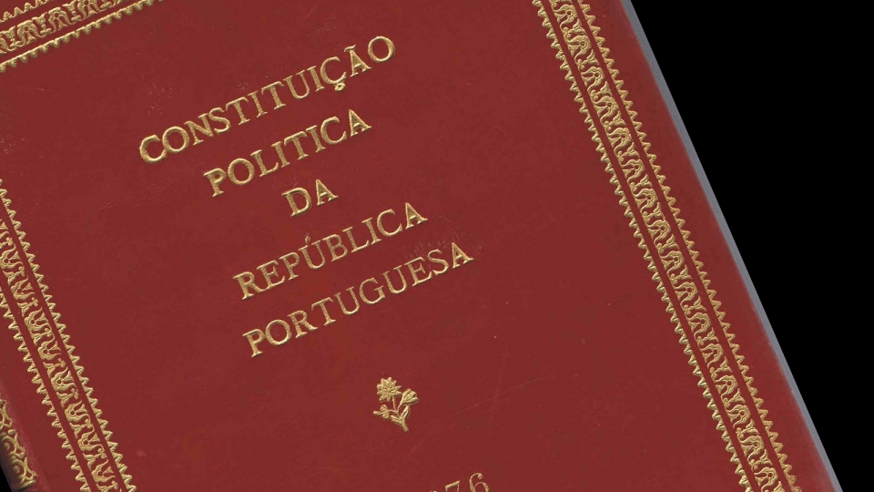 Ventura quer apagar expressão ‘regime fascista’ da Constituição