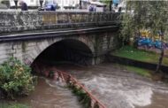 Tempestade Danielle faz galgar rio Este e deixa debaixo de água mais de uma dezena de carros em Braga