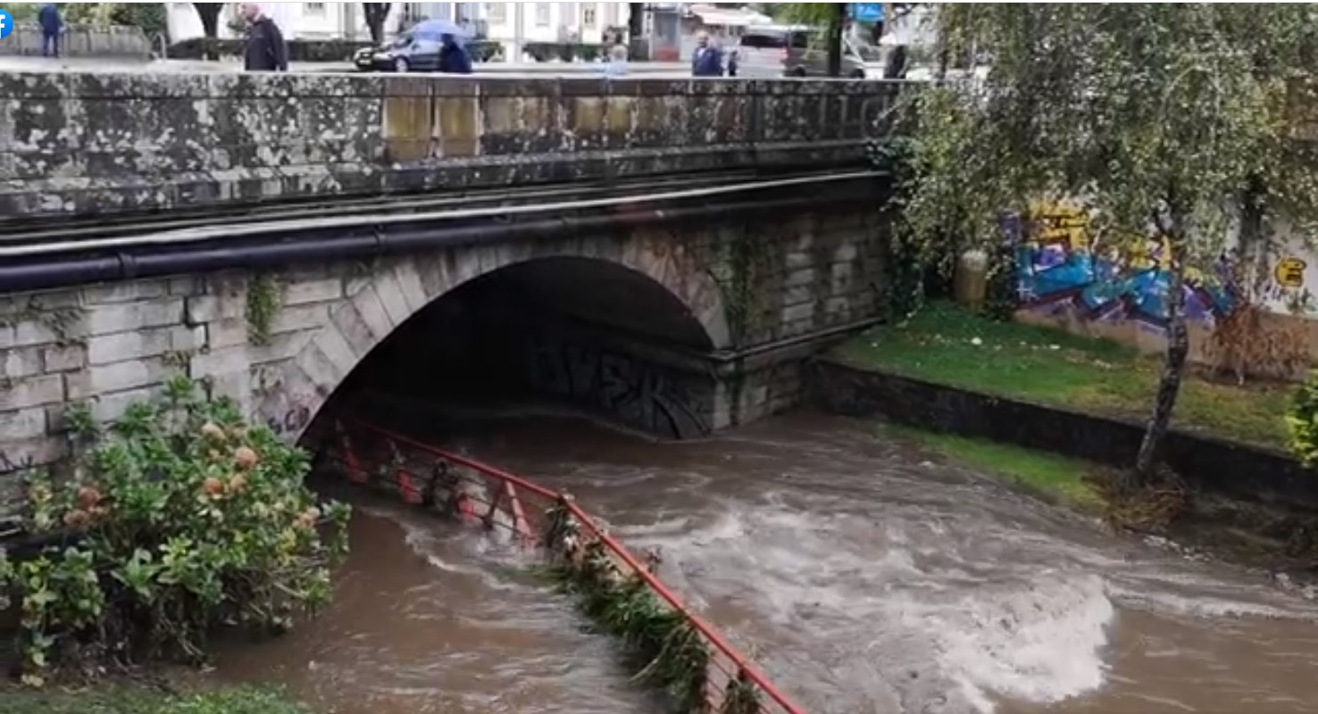 Tempestade Danielle faz galgar rio Este e deixa debaixo de água mais de uma dezena de carros em Braga