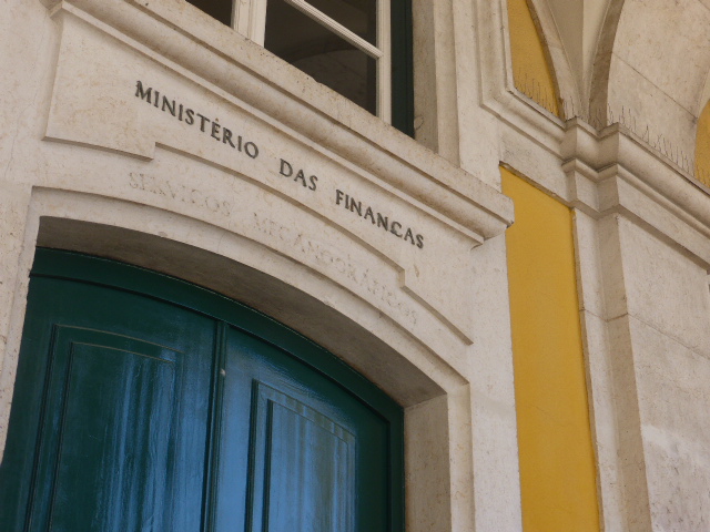 Autoridade Tributária alerta contribuintes para novo email fraudulento sobre lista de devedores