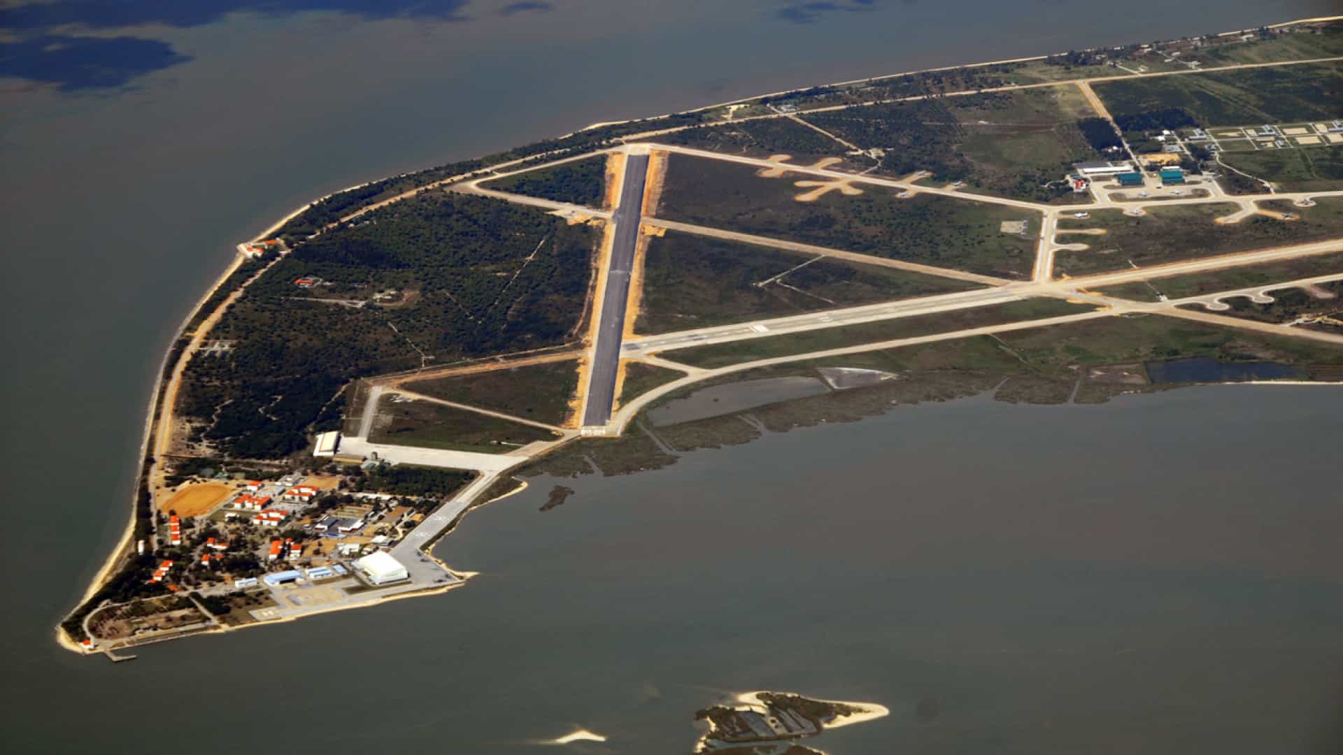 Bloco acusa Governo de dar “grande prenda” à empresa que adquiriu aeroportos