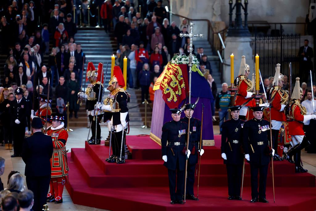 Marcelo prestou homenagem a Isabel II no velório em Londres
