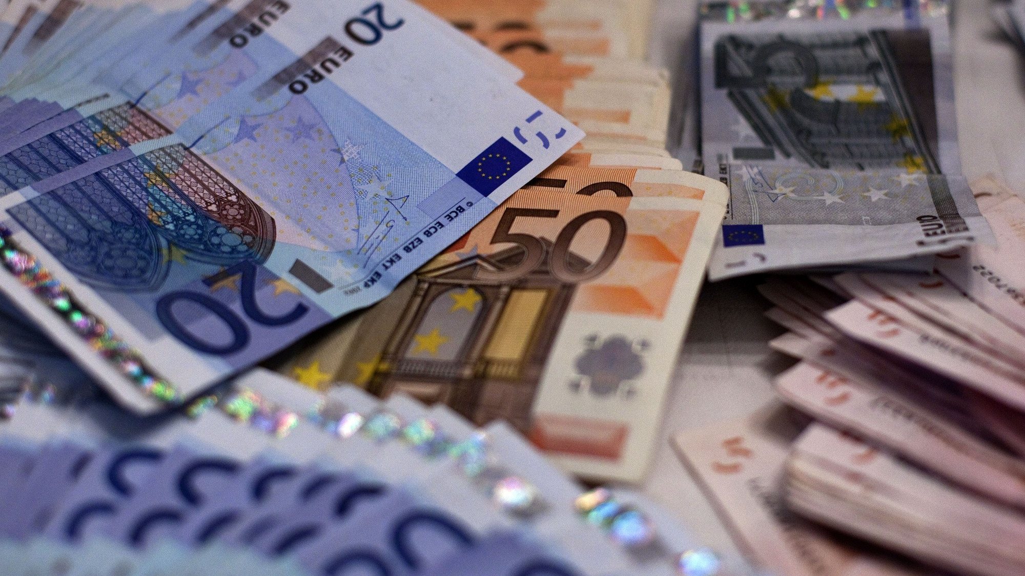 Governo propõe salário mínimo de 760 euros no próximo ano