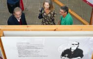 Comissária para as Comemorações dos 50 anos do 25 de Abril visita mostra ‘Dias de Abril’ patente na Praça de Braga