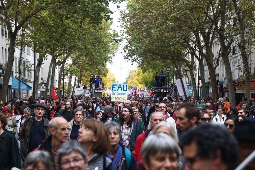 Paris sai à rua no “dia 1” da mobilização popular contra Macron