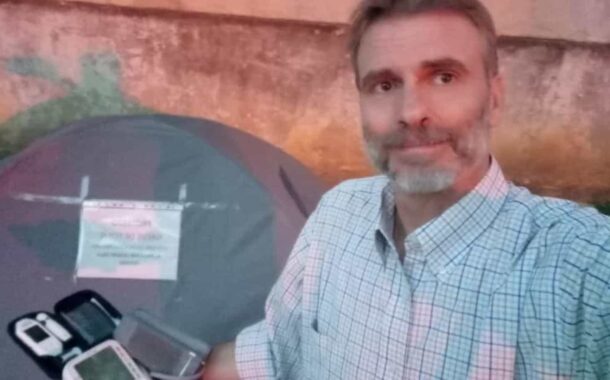 Empresário agrícola interrompe greve de fome junto a São Bento após visita de membro do Governo