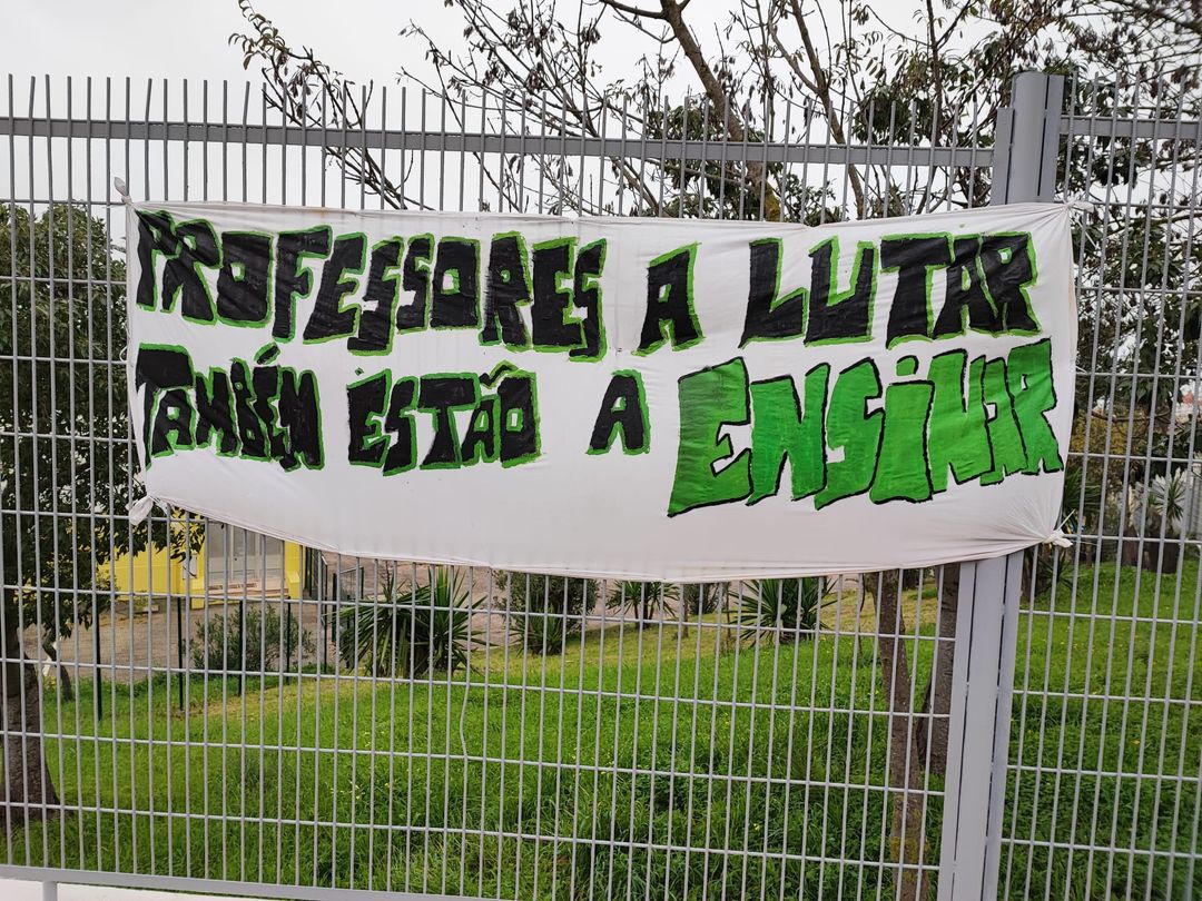 Sindicato de professores entrega pré-avisos de greve para todo o mês de Janeiro