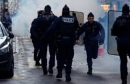 Confrontos nas ruas de Paris após tiroteio que matou três pessoas