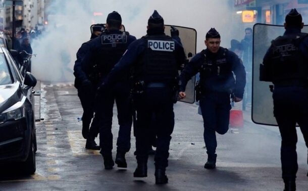 Confrontos nas ruas de Paris após tiroteio que matou três pessoas
