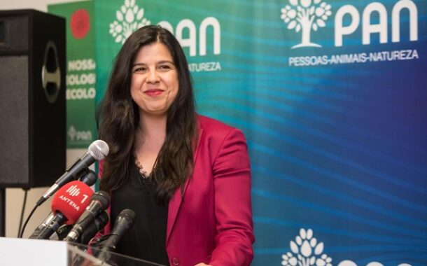 Inês Sousa Real visita futura (e polémica) central fotovoltaica em Famalicão