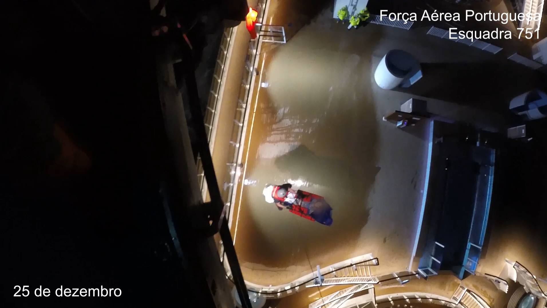 Força Aérea resgata seis pessoas à deriva em alto mar no Natal (vídeo)