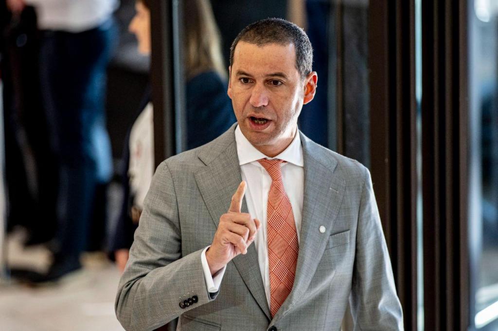 João Galamba promovido a ministro das Infra-estruturas e Marina Gonçalves a ministra da Habitação