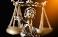 Advogado julgado por 555 crimes de falsificação para clientes não pagarem multas