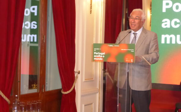 António Costa ouve em Braga imigrantes pedir que “SEF atenda o telefone”