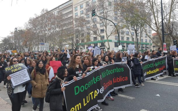 Milhares de professores manifestam-se em Lisboa em defesa da escola pública