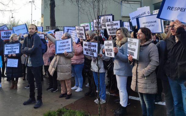 Greve de professores e funcionários fecha escolas em Famalicão