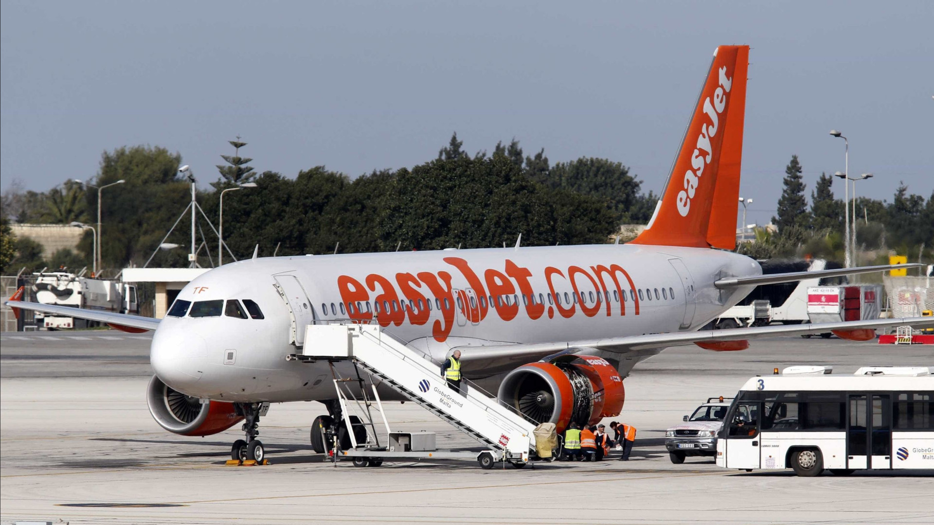 Passageiro alcoolizado assedia comissária de voo da easyJet com destino a Faro