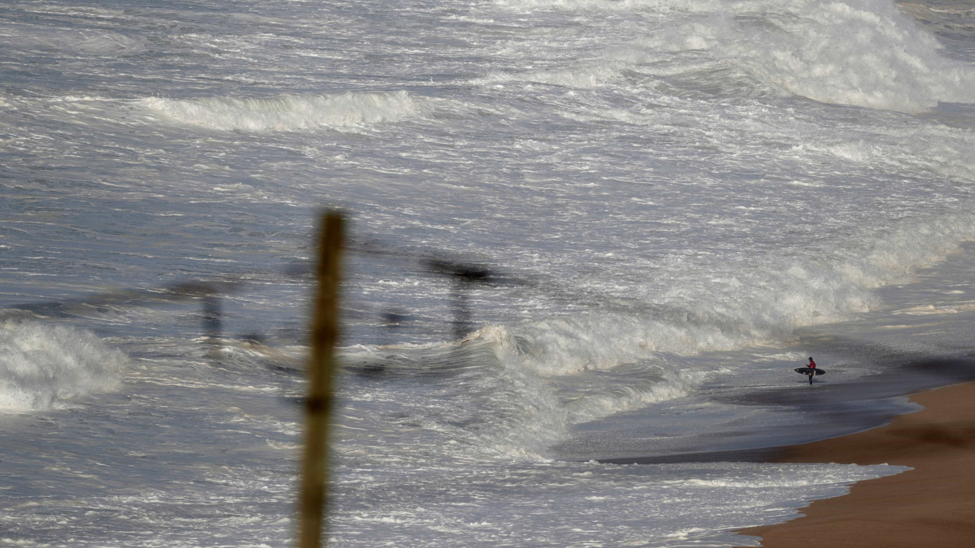 Surfista brasileiro morre na Praia do Norte, na Nazaré