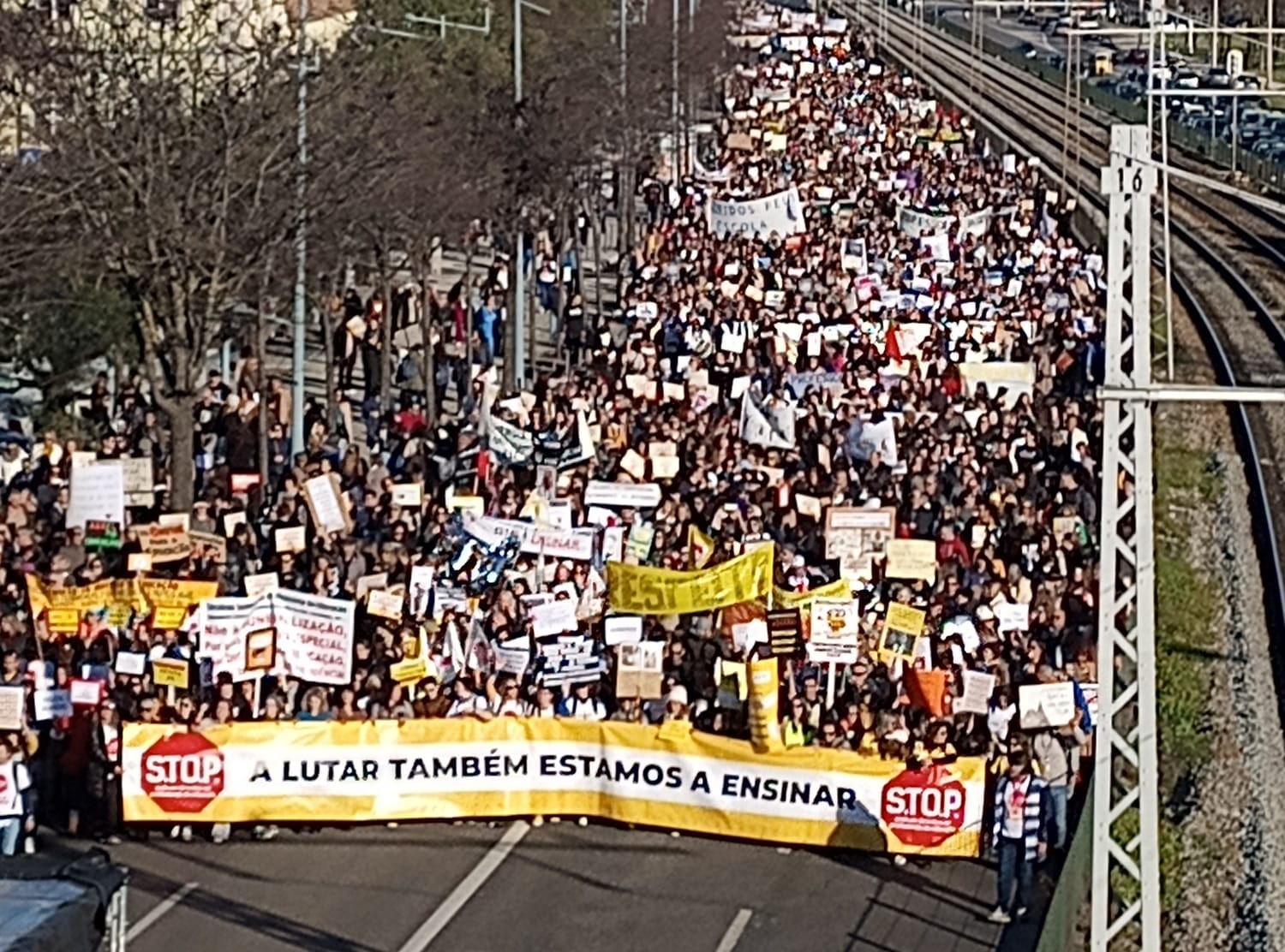 Professores pedem ao STOP que cancele greve por tempo indeterminado para travar serviços mínimos noutros protestos