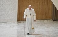 Papa Francisco no hospital para “exames previamente programados”