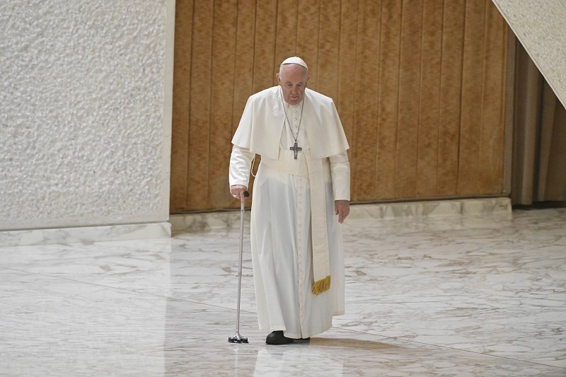 Papa Francisco no hospital para “exames previamente programados”