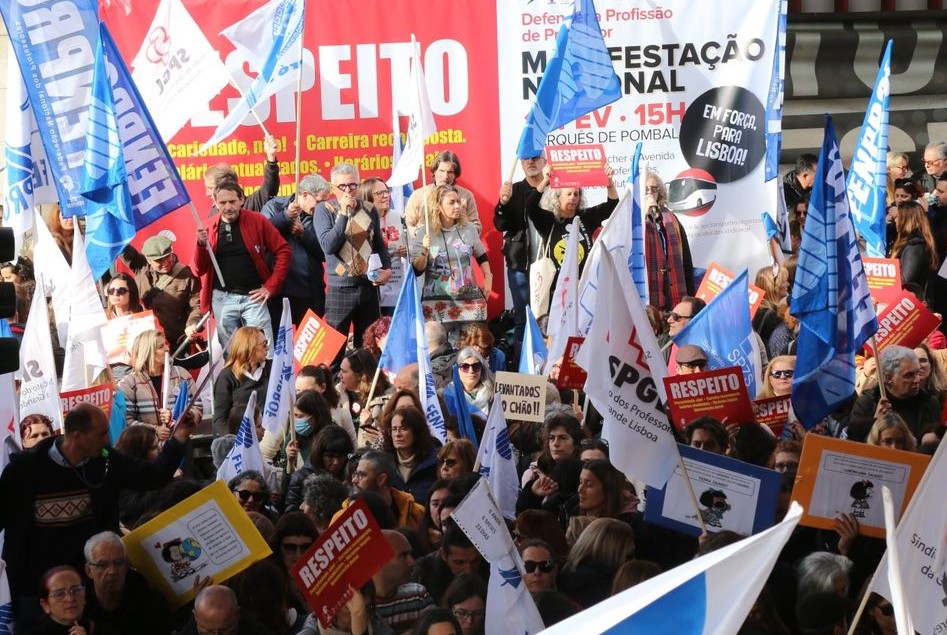Mais de 70% dos professores defendem greve às avaliações e mais paralisações por distritos