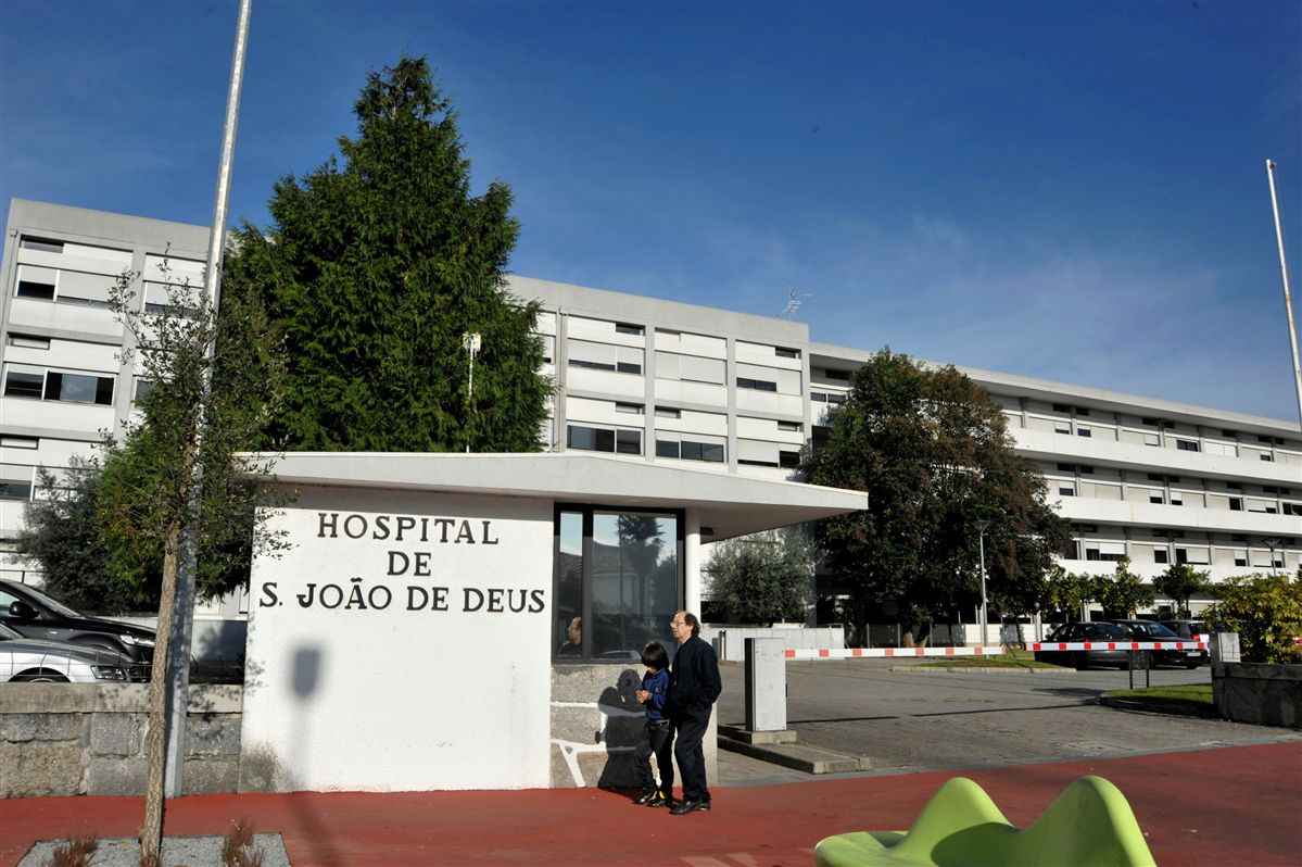 PCP e Centro Hospitalar do Médio Ave reúnem com encerramento da maternidade em agenda