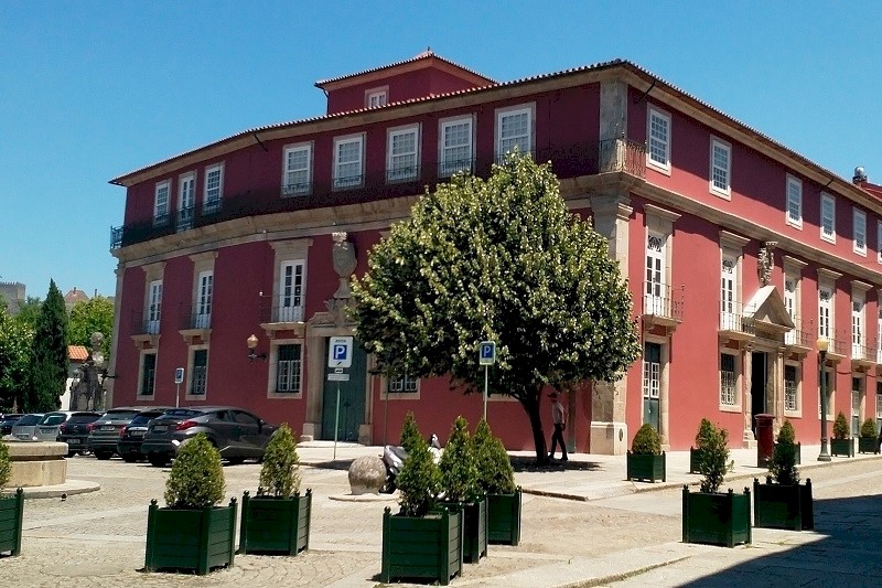 Relação confirma 7 anos de prisão para homem que tentou matar namorada em Braga