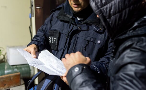 SEF detém em Lisboa homem “perigoso” procurado pela Interpol por crime no Brasil