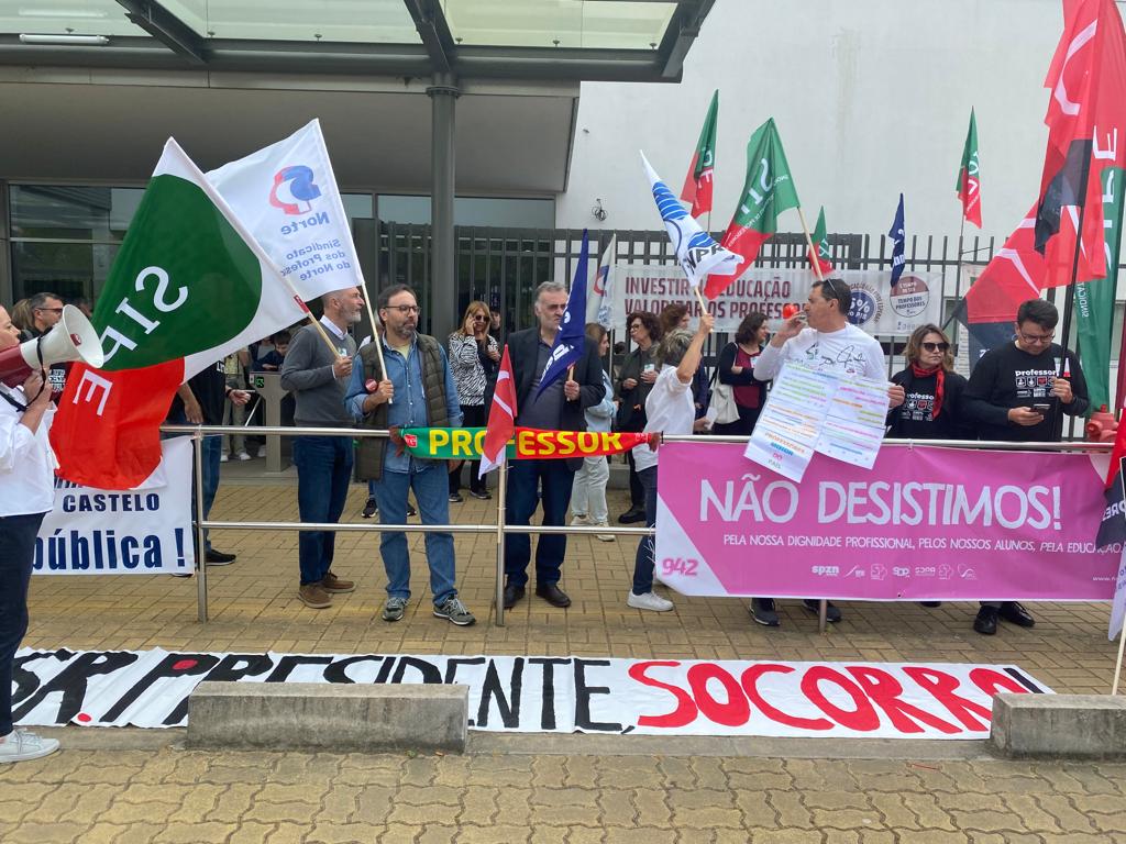 Professores em greve em Viana do Castelo pedem “socorro” ao Presidente