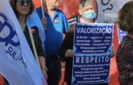 Perto de um milhar de professores cortam a principal avenida de Viana do Castelo